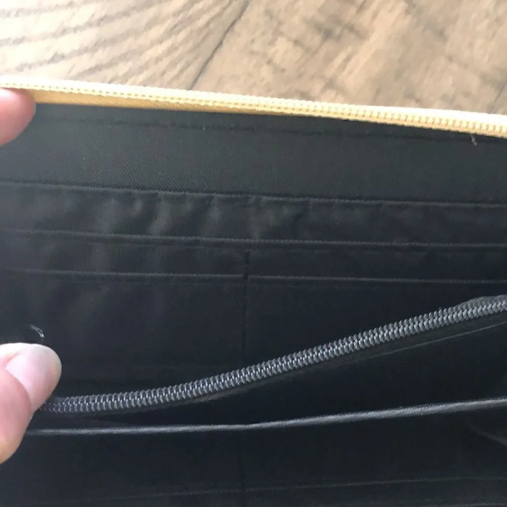 NWT Lucky 🍀 Cacti 🌵 Vegan 🌱 Zip Wallet 12 card inserts zip coin Secure!